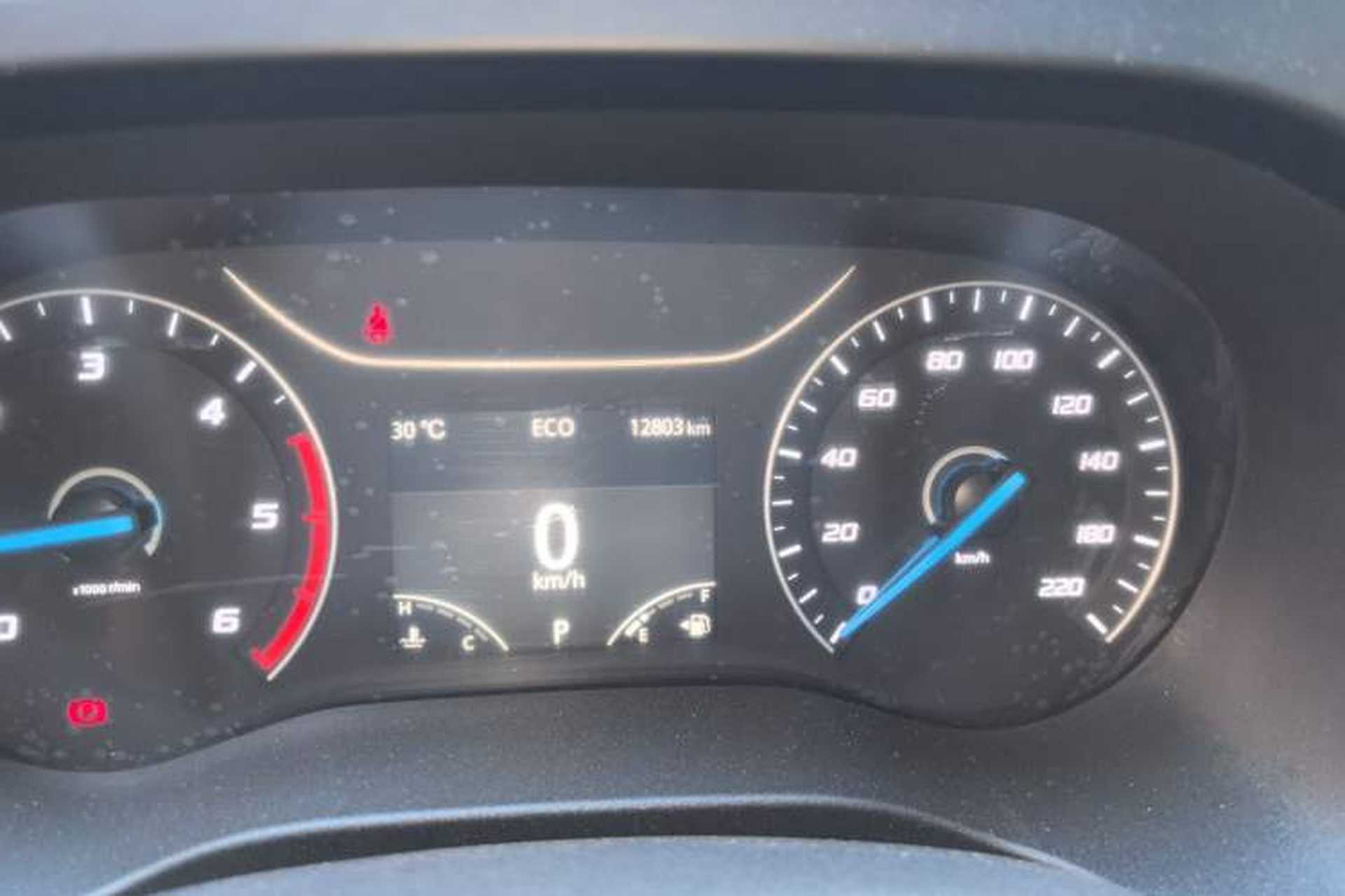 Used JMC Fushun 2023 2.0T Automatic Mid-Range Mid-Roof Commercial Multi-Purpose 7-Seater Passenger Vehicle Odometer Close Up