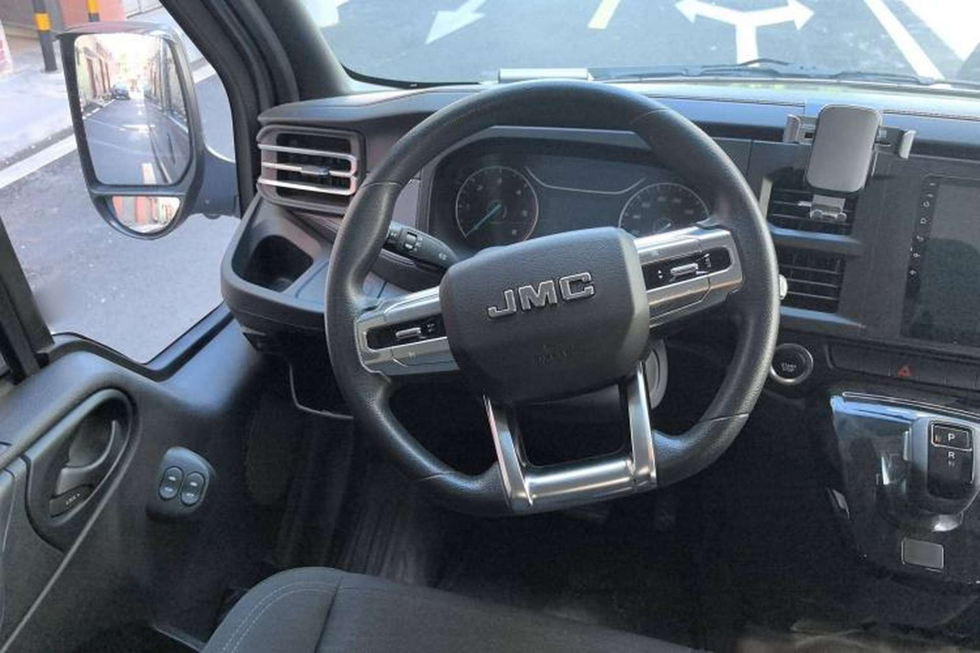 Used JMC Fushun 2023 2.0T Automatic Mid-Range Mid-Roof Commercial Multi-Purpose 7-Seater Passenger Vehicle Steering Wheel