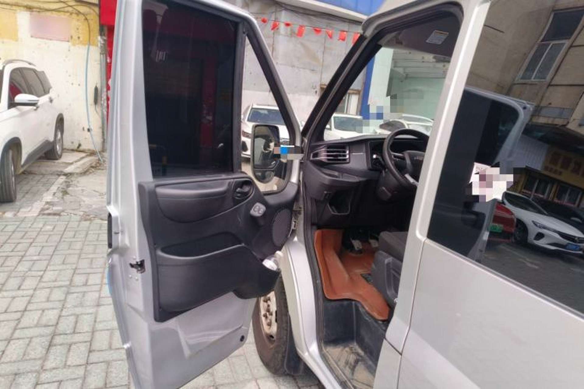 Used JMC Fushun 2023 2.0T Manual Short-Wheelbase Mid-Height Commercial Multi-Purpose 5-Seater Passenger Vehicle Driver Seat