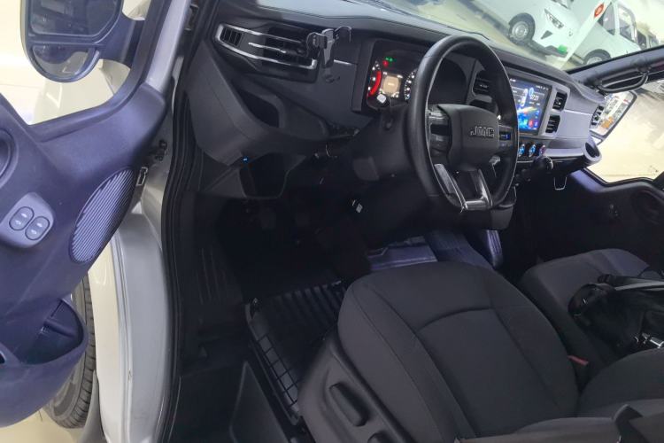 Used JMC Fushun 2023 2.0T Manual Short-Wheelbase Low-Roof Commercial Multi-Purpose Passenger Vehicle 6 Seats with Dual-Opening Tailgate Driver Seat