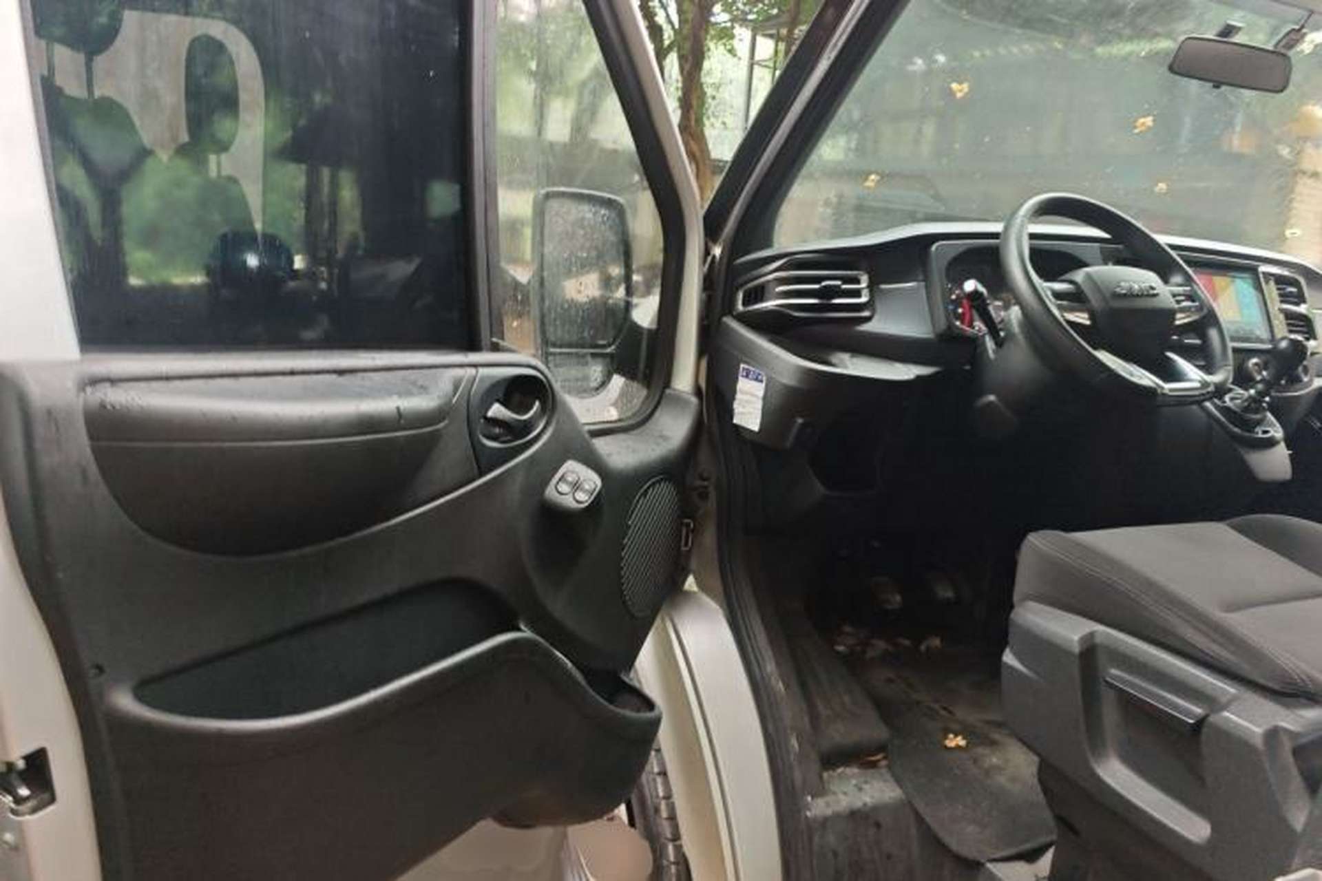 Used JMC Fushun 2023 2.0T Manual Short-Wheelbase Low-Roof Commercial Multi-Purpose Passenger Vehicle 6 Seats with Dual-Opening Tailgate Driver Seat