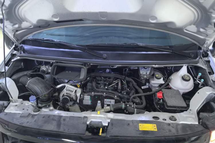Used JMC Fushun 2023 2.0T Manual Short-Wheelbase Low-Roof Commercial Multi-Purpose Passenger Vehicle 6 Seats with Dual-Opening Tailgate Engine Bay