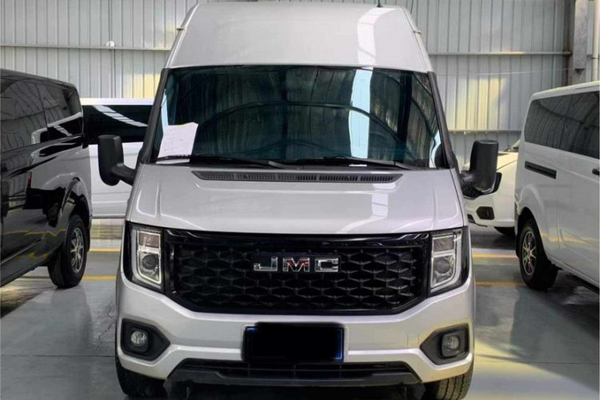 Used JMC Fushun 2023 2.0T Manual Mid-axle Mid-roof Commercial Multi-purpose 6-Seater Passenger Vehicle Exterior 2