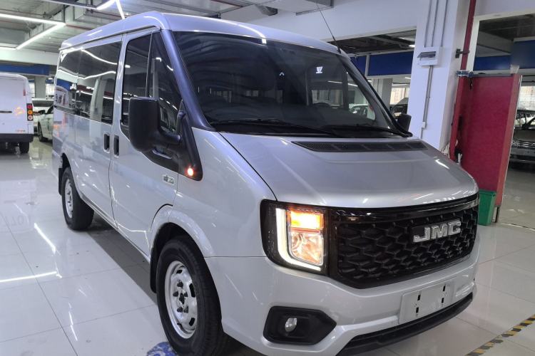 Used JMC Fushun 2023 2.0T Manual Short-Wheelbase Low-Roof Commercial Multi-Purpose Passenger Vehicle 6 Seats with Dual-Opening Tailgate Front Right 45 Deg