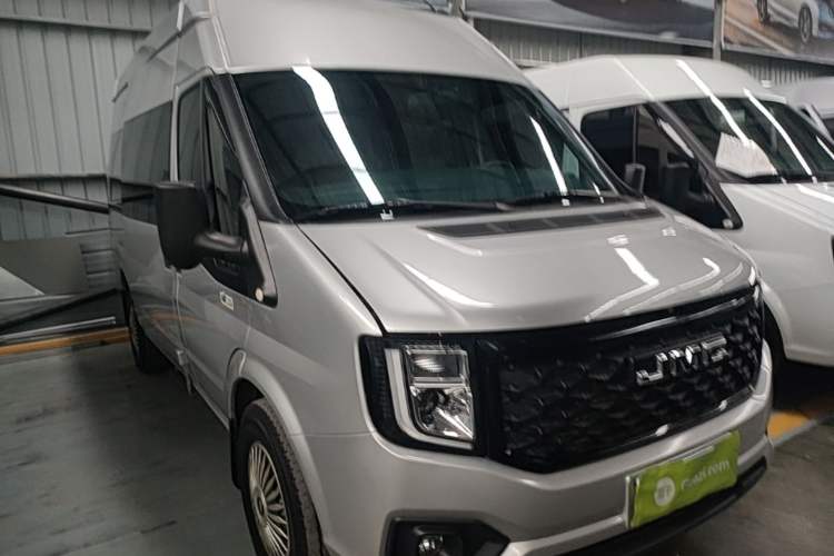 Used JMC Fushun 2023 2.0T Manual Mid-axle Mid-roof Commercial Multi-purpose 6-Seater Passenger Vehicle Front Right 45 Deg