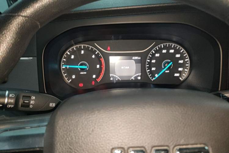 Used JMC Fushun 2023 2.0T Manual Mid-axle Mid-roof Commercial Multi-purpose 6-Seater Passenger Vehicle Instrument Cluster
