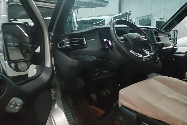 Used JMC Fushun 2023 2.0T Manual Mid-axle Mid-roof Commercial Multi-purpose 6-Seater Passenger Vehicle Left Front Seat