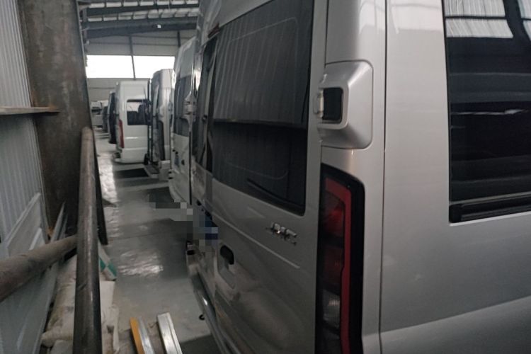 Used JMC Fushun 2023 2.0T Manual Mid-axle Mid-roof Commercial Multi-purpose 6-Seater Passenger Vehicle Rear