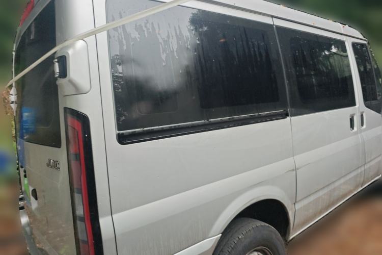 Used JMC Fushun 2023 2.0T Manual Short-Wheelbase Low-Roof Commercial Multi-Purpose Passenger Vehicle 6 Seats with Dual-Opening Tailgate Rear Right 45 Deg