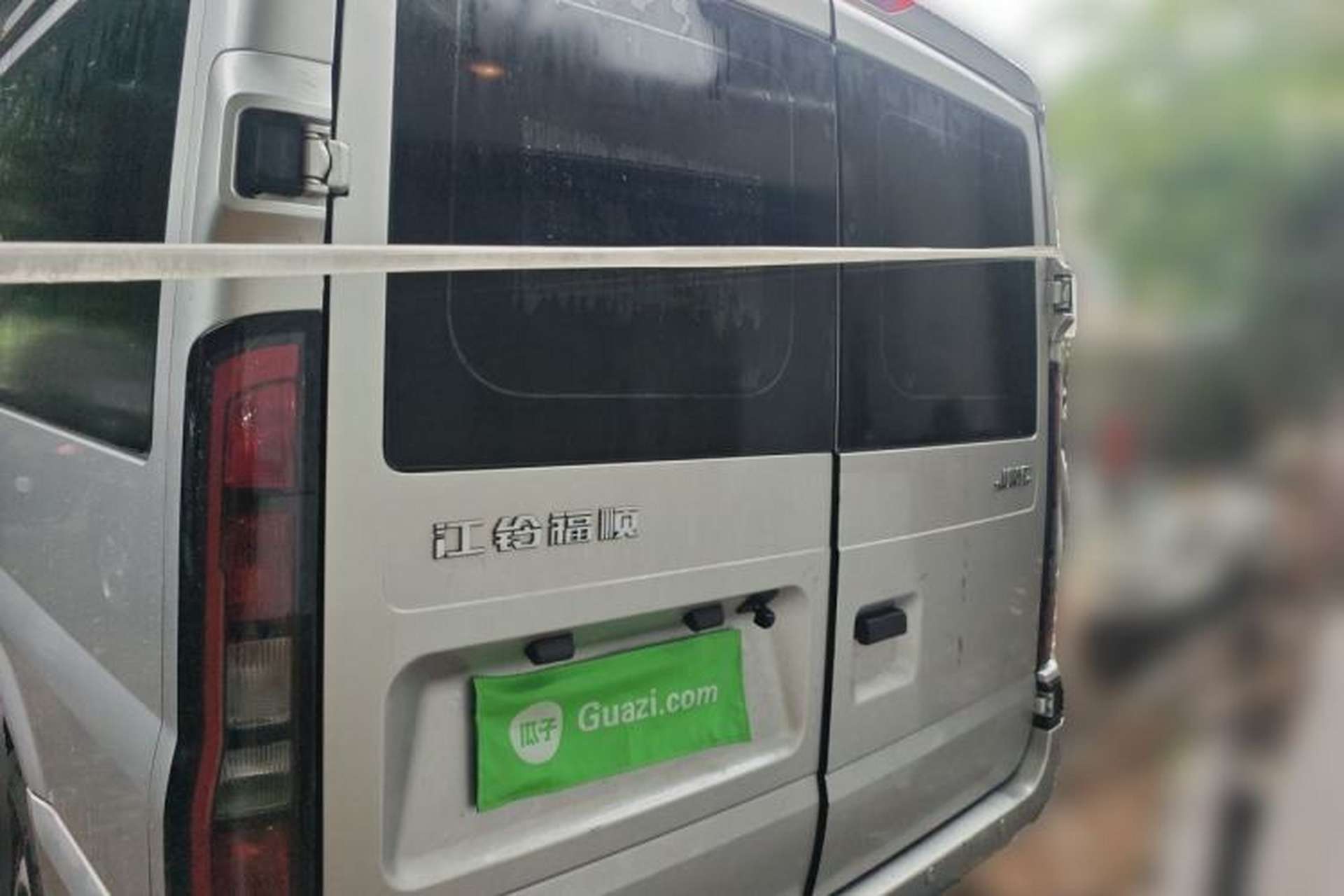Used JMC Fushun 2023 2.0T Manual Short-Wheelbase Low-Roof Commercial Multi-Purpose Passenger Vehicle 6 Seats with Dual-Opening Tailgate Rear
