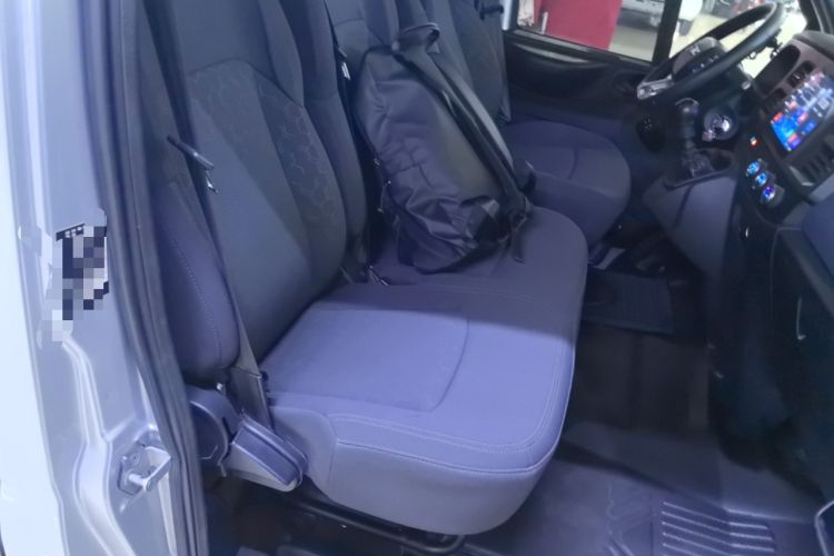 Used JMC Fushun 2023 2.0T Manual Short-Wheelbase Low-Roof Commercial Multi-Purpose Passenger Vehicle 6 Seats with Dual-Opening Tailgate Right Front Seat