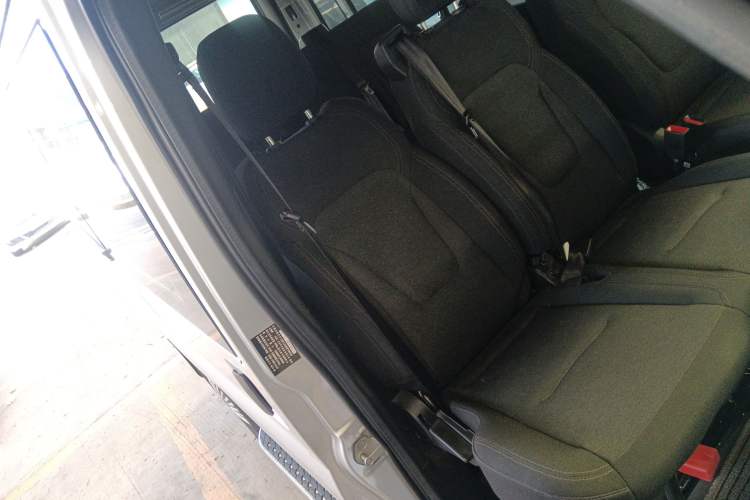 Used JMC Fushun 2023 2.0T Manual Short Wheelbase Low-Roof Commercial Multi-Purpose Passenger Vehicle 6 Seats with Lift-Up Tailgate Right Front Seat
