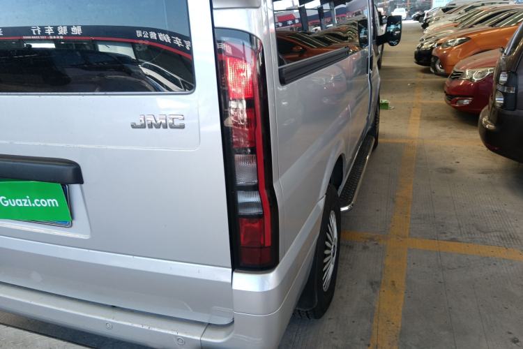 Used JMC Fushun 2023 2.0T Manual Short Wheelbase Low-Roof Commercial Multi-Purpose Passenger Vehicle 6 Seats with Lift-Up Tailgate Right Rear Taillight