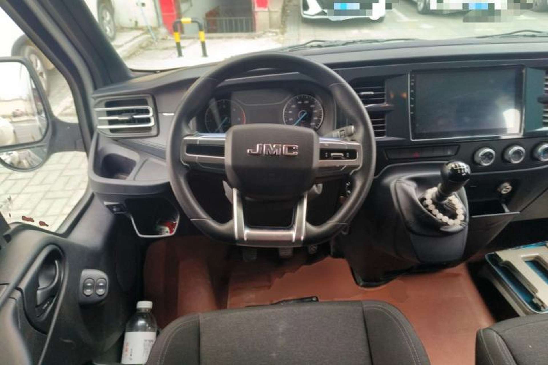 Used JMC Fushun 2023 2.0T Manual Short-Wheelbase Mid-Height Commercial Multi-Purpose 5-Seater Passenger Vehicle Steering Wheel