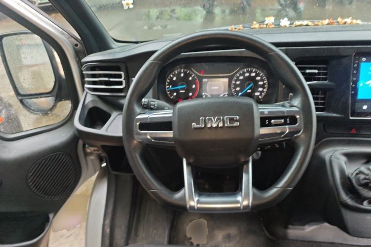 Used JMC Fushun 2023 2.0T Manual Short-Wheelbase Low-Roof Commercial Multi-Purpose Passenger Vehicle 6 Seats with Dual-Opening Tailgate Steering Wheel