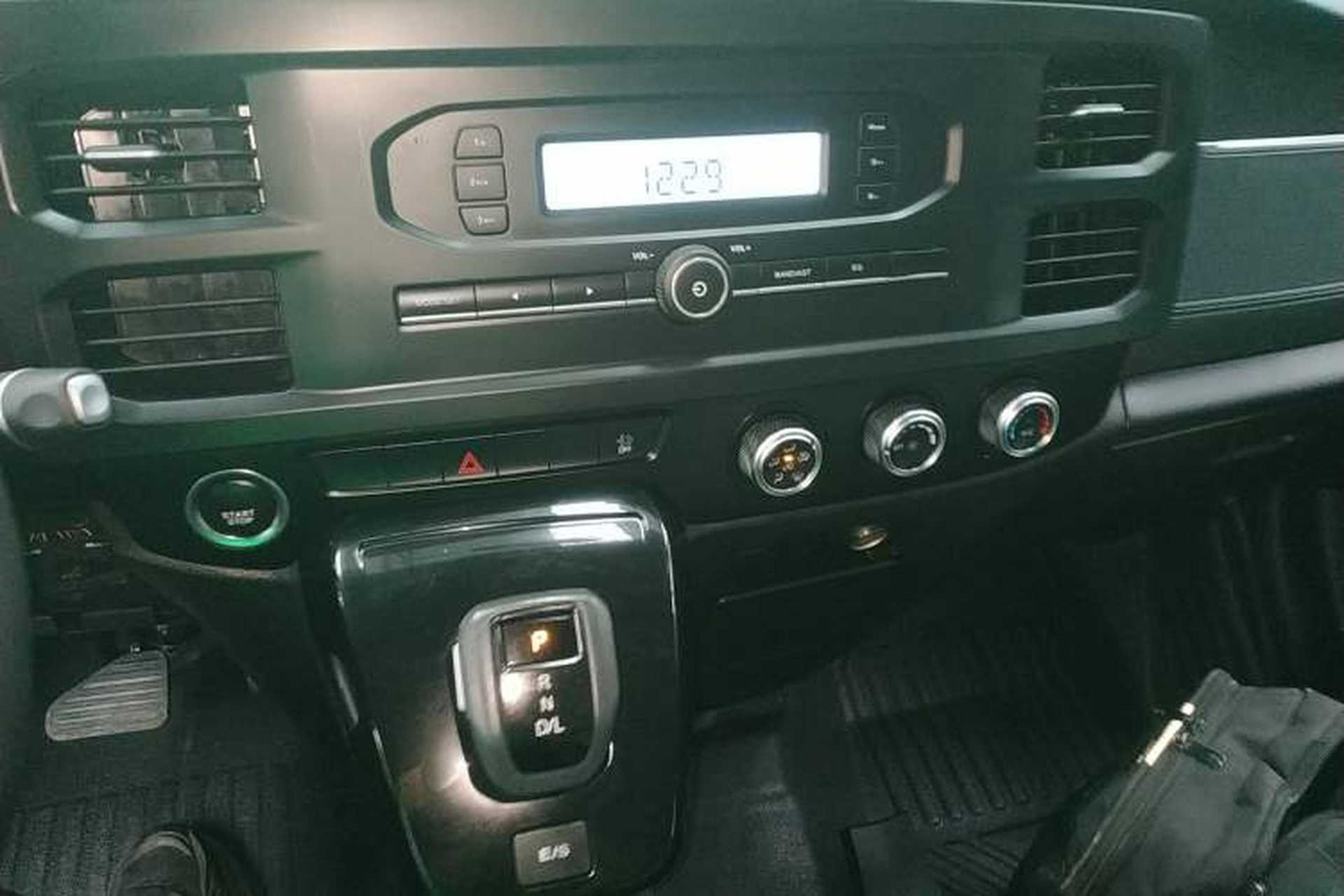 Used JMC Fushun 2023 2.0T Automatic Short-Wheelbase Mid-Top Commercial Multi-Purpose 6-Seater Passenger Vehicle Audio And AC Panel