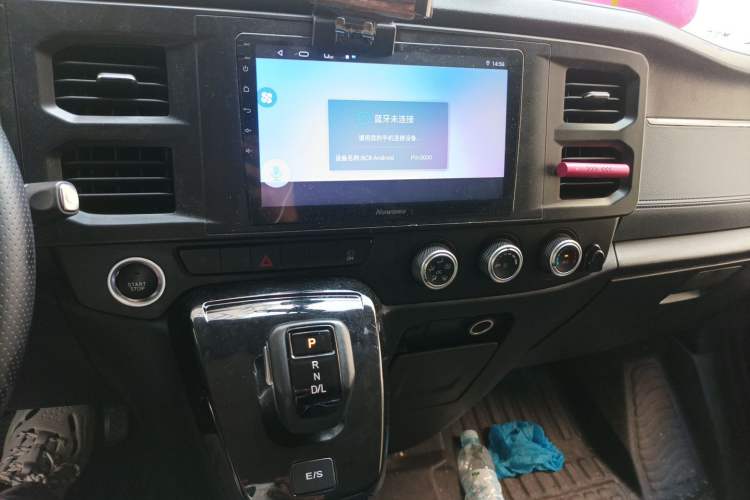 Used JMC Fushun 2023 2.0T Automatic Mid-Range High-Roof Commercial Multi-Purpose Passenger Vehicle with 6 Seats Audio And AC Panel