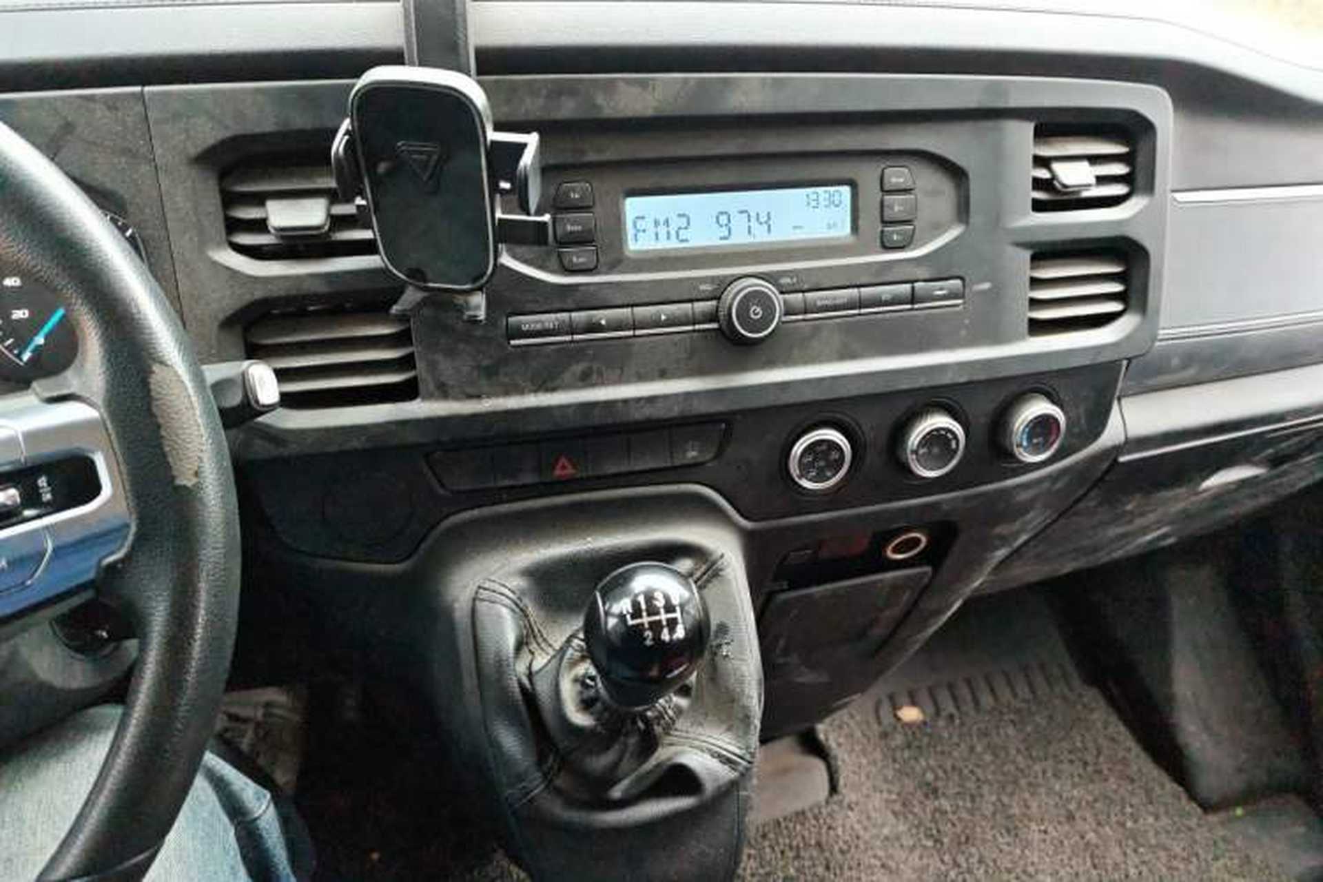 Used JMC Fushun 2023 2.0T Manual Short-Wheelbase Mid-Height Commercial Multi-Purpose 5-Seater Passenger Vehicle Audio And AC Panel