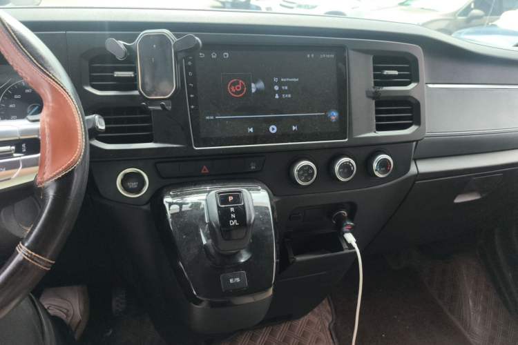 Used JMC Fushun 2023 2.0T Automatic Short-Wheelbase Low-Roof Commercial & Multi-Purpose Passenger Vehicle 6 Seats with Lift-Up Tailgate Audio And AC Panel