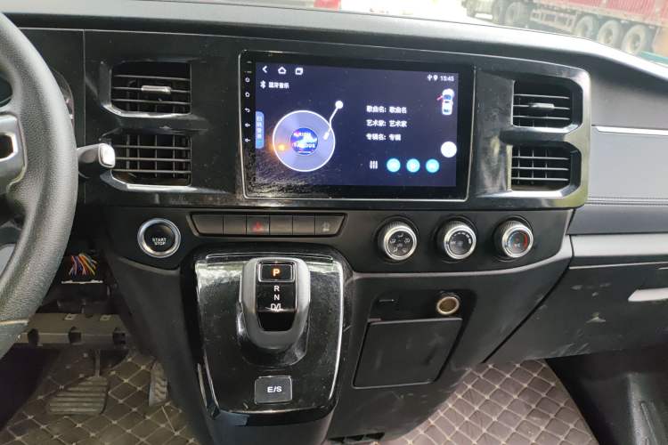 Used JMC Fushun 2023 2.0T Automatic Mid-Range High-Roof Commercial Multi-Purpose 7-Seater Passenger Vehicle Audio And AC Panel