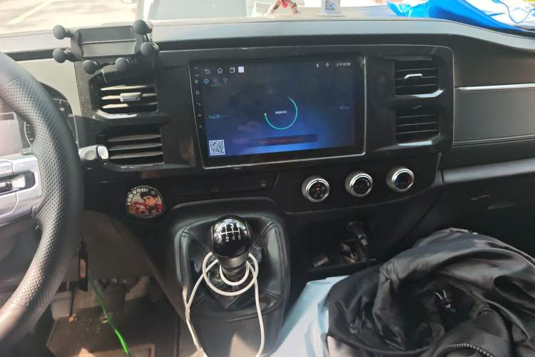 Used JMC Fushun 2023 2.0T Manual Short-Wheelbase Low-Roof Commercial Multi-Purpose Passenger Vehicle 6 Seats with Dual-Opening Tailgate Audio And AC Panel