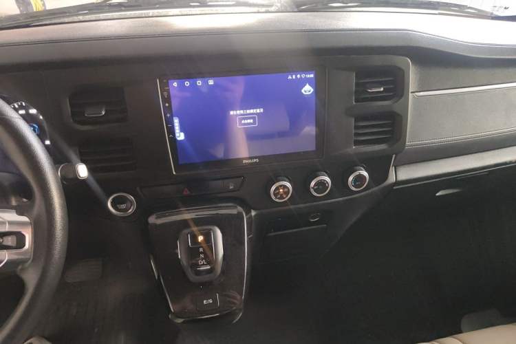 Used JMC Fushun 2023 2.0T Automatic Short-Wheelbase Low-Roof Commercial & Multi-Purpose Passenger Vehicle 6-Seater with Dual-Opening Tailgate Audio And AC Panel