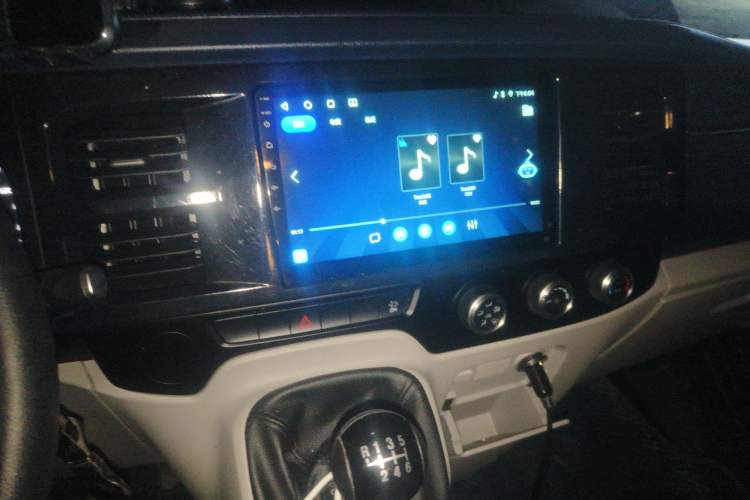 Used JMC Fushun 2023 2.0T Manual Mid-axle Mid-roof Business-Class 9-Seater (Non-Commercial) Audio And AC Panel