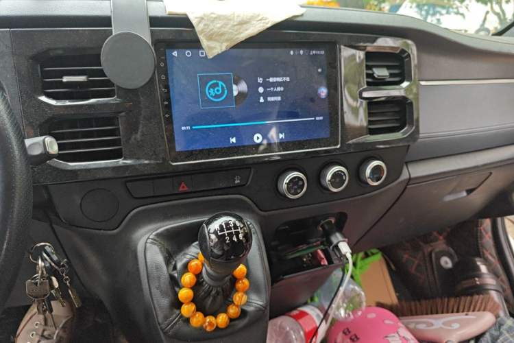 Used JMC Fushun 2023 2.0T Manual Mid-Drive Mid-Roof Commercial Multi-Purpose 7-Seater Passenger Vehicle Audio And AC Panel