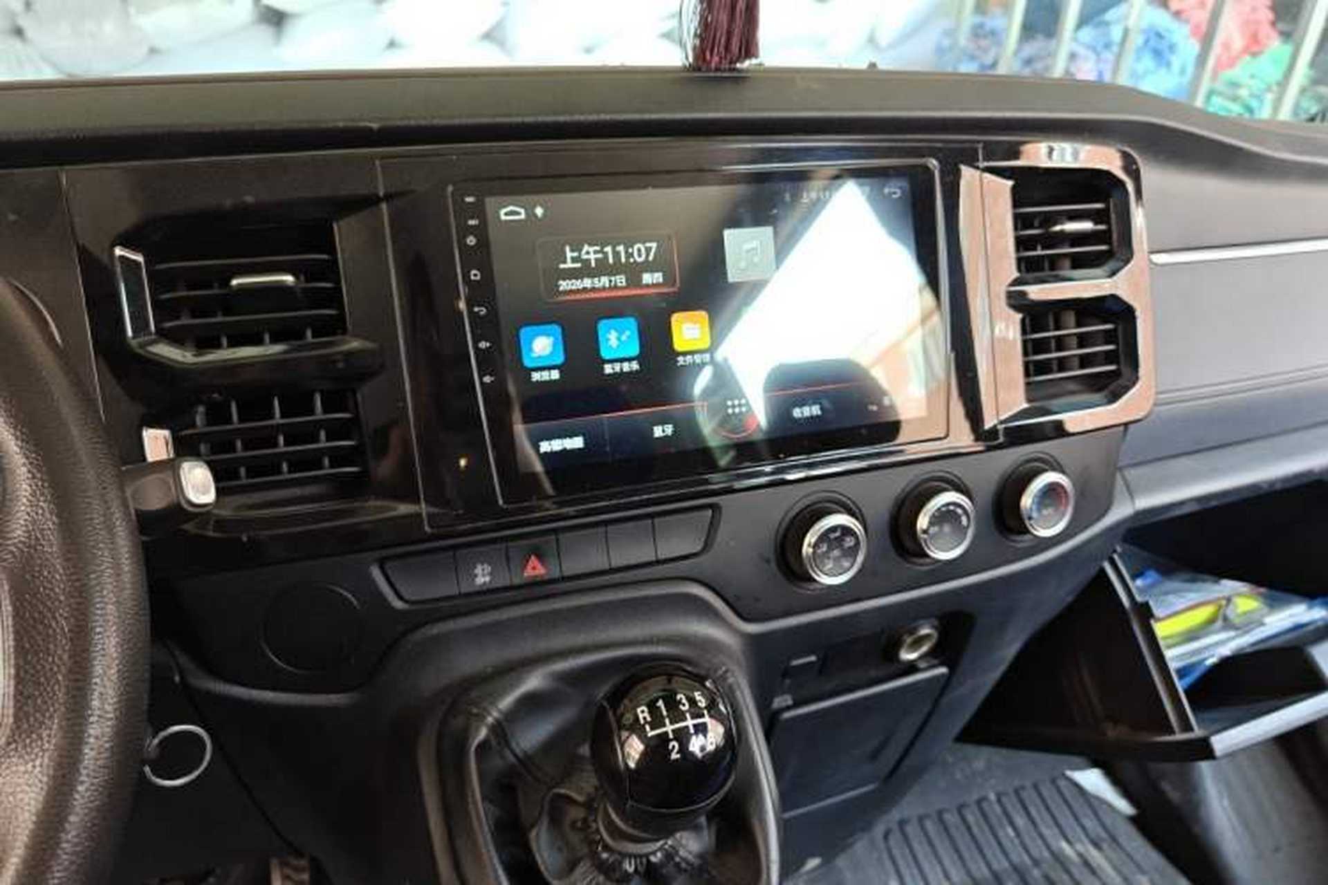 Used JMC Fushun 2023 2.0T Manual Mid-Drive Mid-Roof Commercial Multi-Purpose 7-Seater Passenger Vehicle Audio And AC Panel