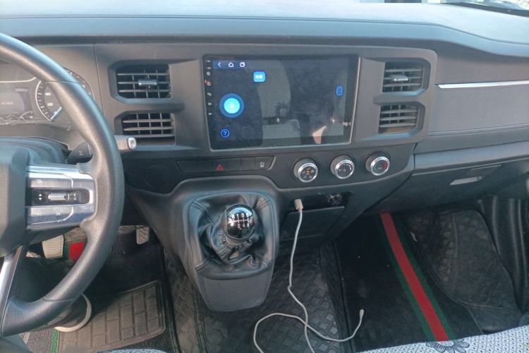 Used JMC Fushun 2023 2.0T Manual Short-Wheelbase Mid-Top Commercial Multi-Purpose 6-Seater Passenger Vehicle Audio And AC Panel