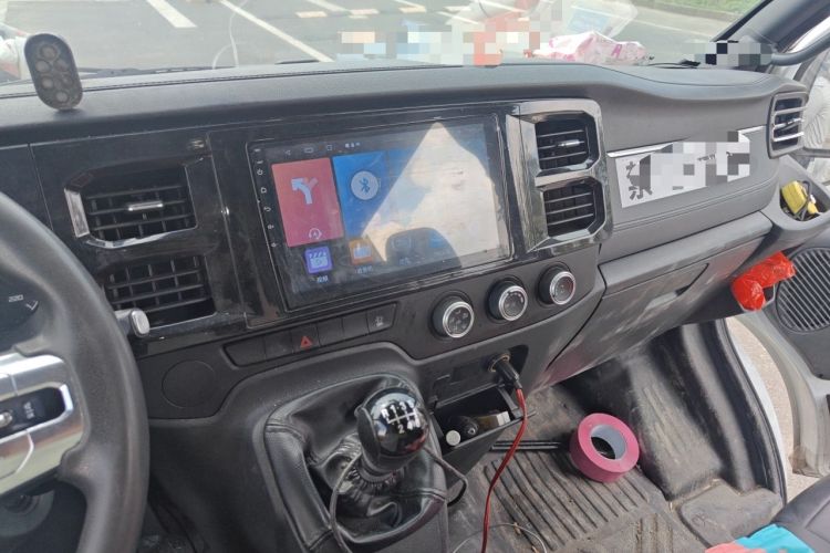 Used JMC Fushun 2023 2.0T Manual Diesel Long-Wheelbase High-Roof Business Van with Dual Rear Tires 6–9 Seats Audio And AC Panel