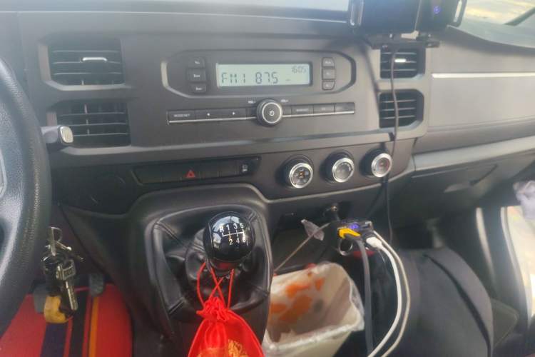 Used JMC Fushun 2023 2.0T Manual Short Wheelbase Mid-Height Passenger Version Business-Class 11-Seater (Non-Operational) Audio And AC Panel