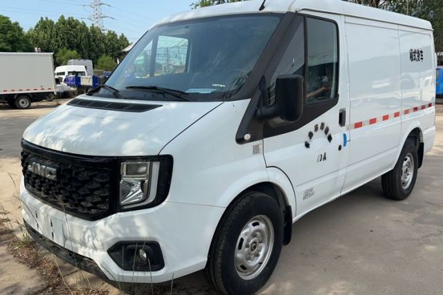Used JMC Fushun 2023 2.0T Manual Short-Wheelbase Low-Roof Commercial Van 2/3 Seats with Lift-Up Tailgate