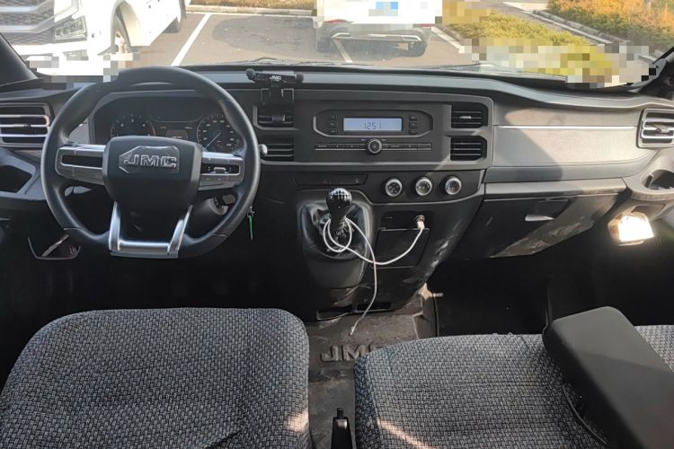 Used JMC Fushun 2023 2.0T Manual Short-Wheelbase Low-Roof Commercial Multi-Purpose Passenger Vehicle 6 Seats with Dual-Opening Tailgate Center Console