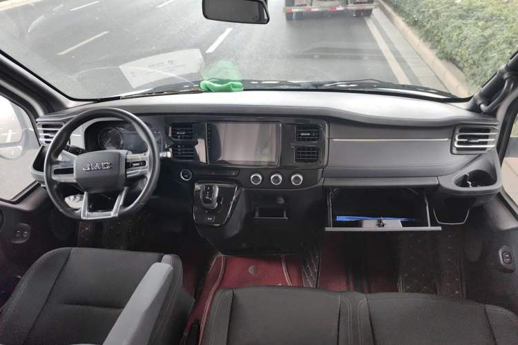 Used JMC Fushun 2023 2.0T Automatic Mid-Range High-Roof Commercial Multi-Purpose 7-Seater Passenger Vehicle Center Console