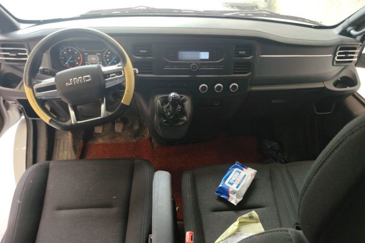 Used JMC Fushun 2023 2.0T Manual Short-Wheelbase Mid-Height Commercial Multi-Purpose 5-Seater Passenger Vehicle Center Console