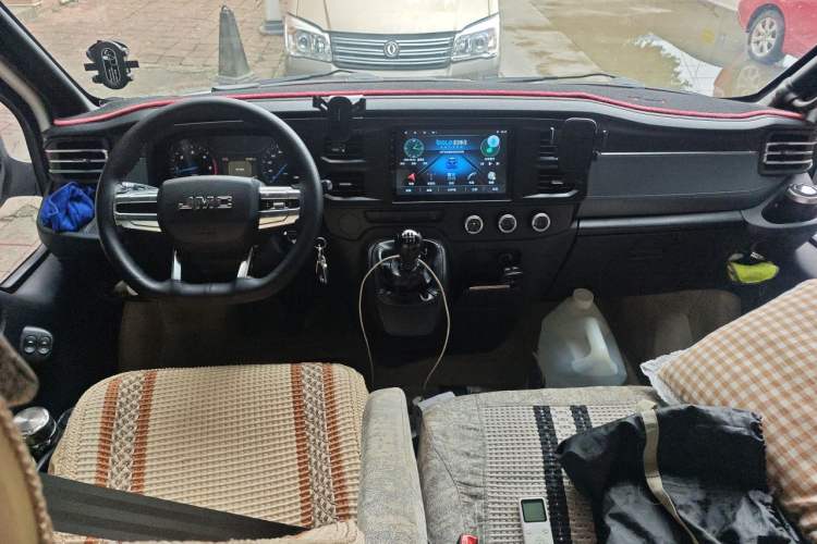 Used JMC Fushun 2023 2.0T Manual Diesel Long-Wheelbase High-Roof Business Van with Dual Rear Tires 6–9 Seats Center Console