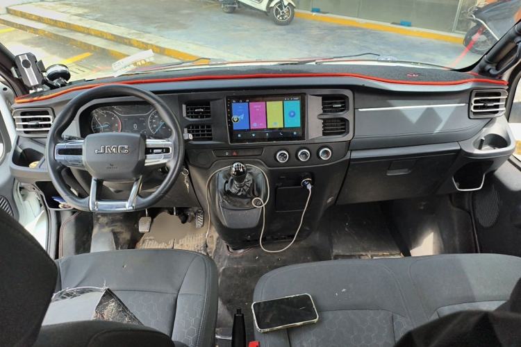 Used JMC Fushun 2023 2.0T Manual Mid-Drive Mid-Roof Commercial Multi-Purpose 7-Seater Passenger Vehicle Center Console