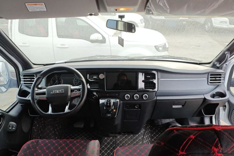 Used JMC Fushun 2023 2.0T Automatic Mid-Range High-Roof Commercial Multi-Purpose 7-Seater Passenger Vehicle Center Console