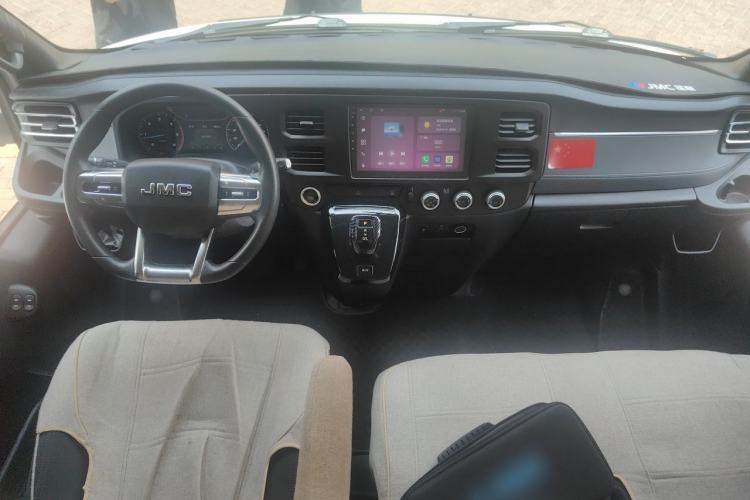Used JMC Fushun 2023 2.0T Automatic Mid-Range High-Roof Commercial Multi-Purpose Passenger Vehicle with 6 Seats Center Console