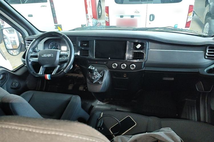 Used JMC Fushun 2023 2.0T Manual Short Wheelbase Low-Roof Commercial Multi-Purpose Passenger Vehicle 6 Seats with Lift-Up Tailgate Center Console
