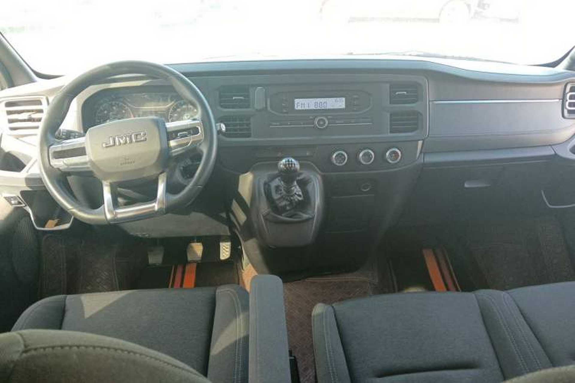 Used JMC Fushun 2023 2.0T Manual Short-Wheelbase Mid-Top Commercial Multi-Purpose 6-Seater Passenger Vehicle Center Console