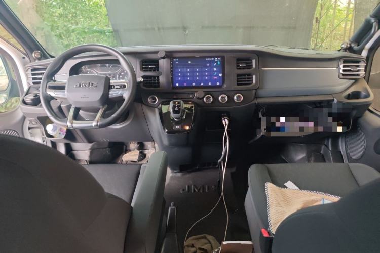 Used JMC Fushun 2023 2.0T Automatic Short-Wheelbase Low-Roof Commercial Van 2/3 Seats with Dual-Opening Tailgate Center Console