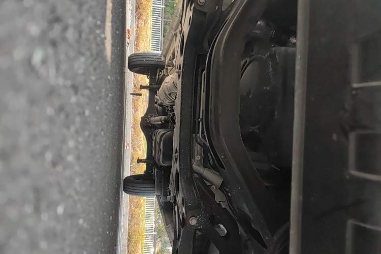 Used JMC Fushun 2023 2.0T Manual Short-Wheelbase Low-Roof Commercial Multi-Purpose Passenger Vehicle 6 Seats with Dual-Opening Tailgate Chassis Front