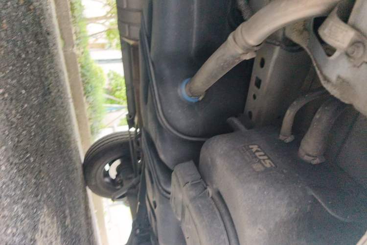 Used JMC Fushun 2023 2.0T Manual Short-Wheelbase Mid-Height Commercial Multi-Purpose 5-Seater Passenger Vehicle Chassis Front Left