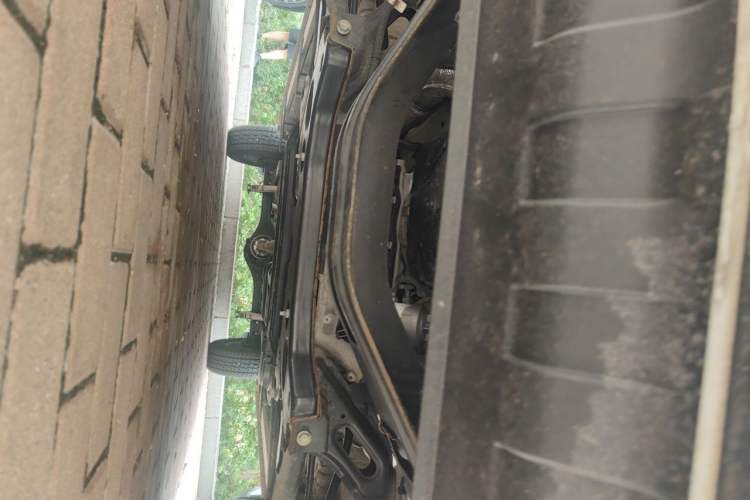 Used JMC Fushun 2023 2.0T Automatic Mid-Range High-Roof Commercial Multi-Purpose Passenger Vehicle with 6 Seats Chassis Front