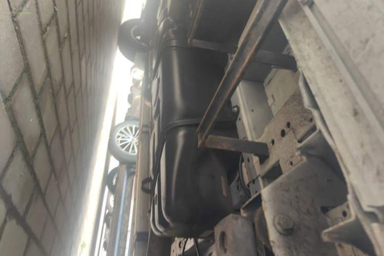 Used JMC Fushun 2023 2.0T Automatic Mid-Range High-Roof Commercial Multi-Purpose Passenger Vehicle with 6 Seats Chassis Rear Left