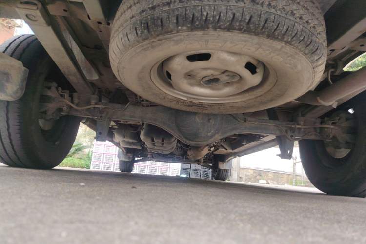 Used JMC Fushun 2023 2.0T Manual Mid-Drive Mid-Roof Commercial Multi-Purpose 7-Seater Passenger Vehicle Chassis Rear