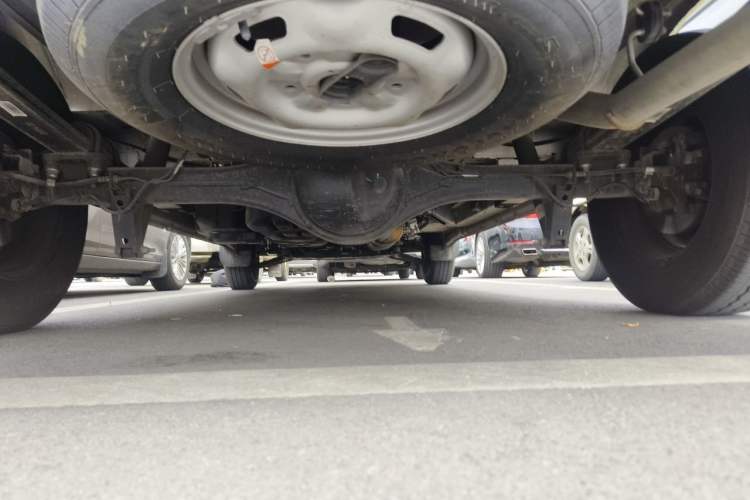 Used JMC Fushun 2023 2.0T Manual Mid-axle Mid-roof Commercial Multi-purpose 6-Seater Passenger Vehicle Chassis Rear