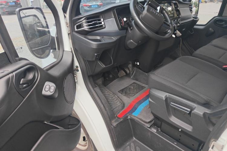 Used JMC Fushun 2023 2.0T Automatic Short-Wheelbase Mid-to-High Roof Commercial & Multi-Purpose Passenger Vehicle 6 Seats Driver Seat
